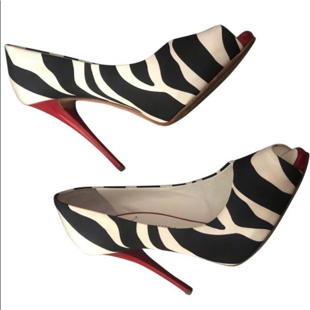 Beautiful black and white heels!